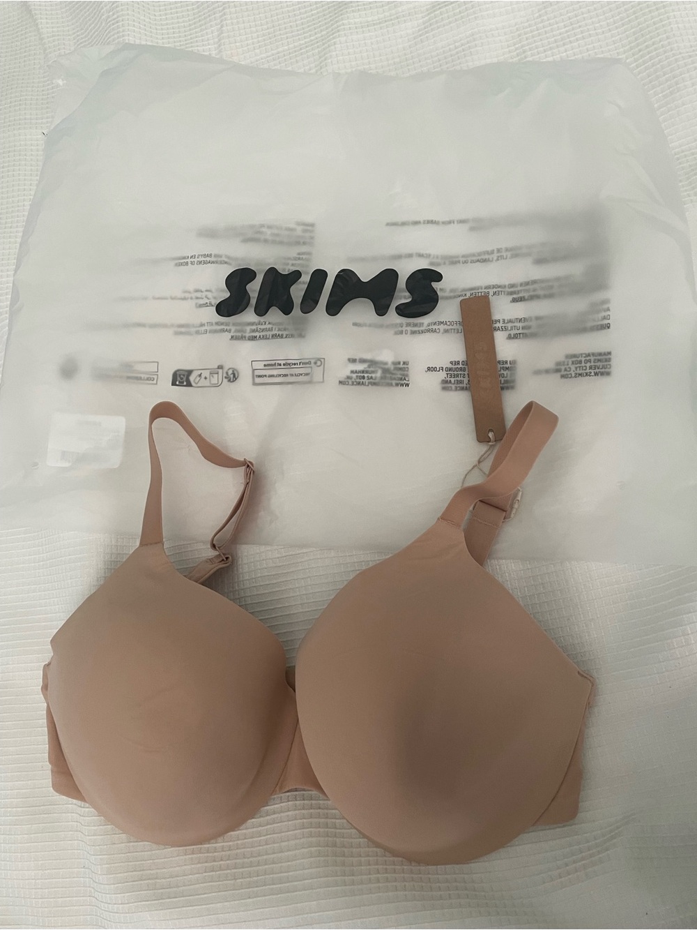 SKIMS Nude Toned Smooth Molded Bra